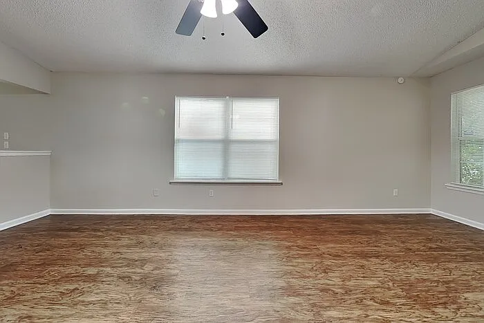 3 bed, 2.0 bath, 1194 sqft, $1,595 — Photo 3