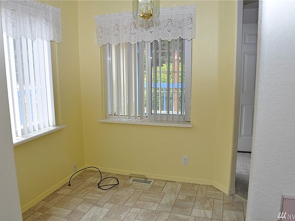 3rd image of 33503 Douglas Dr
