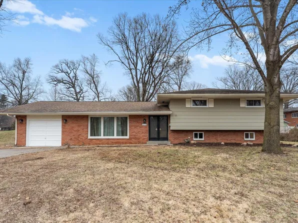 219 Country Club Ln, Belleville, IL 62223