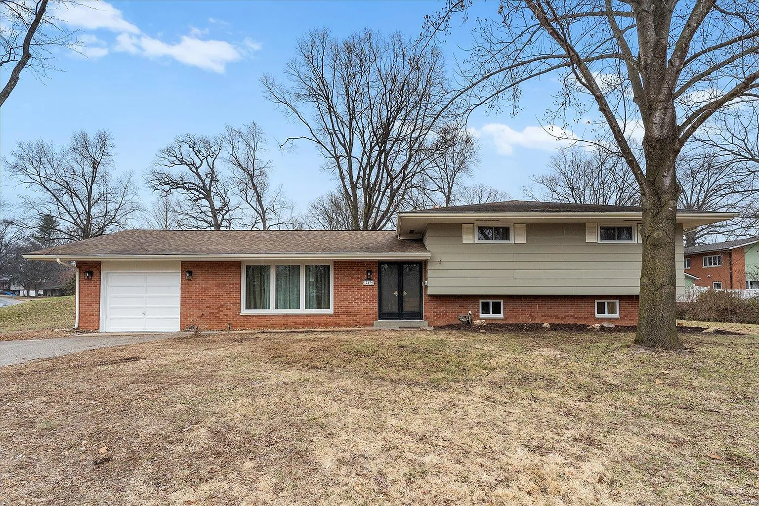 219 Country Club Ln photo 1