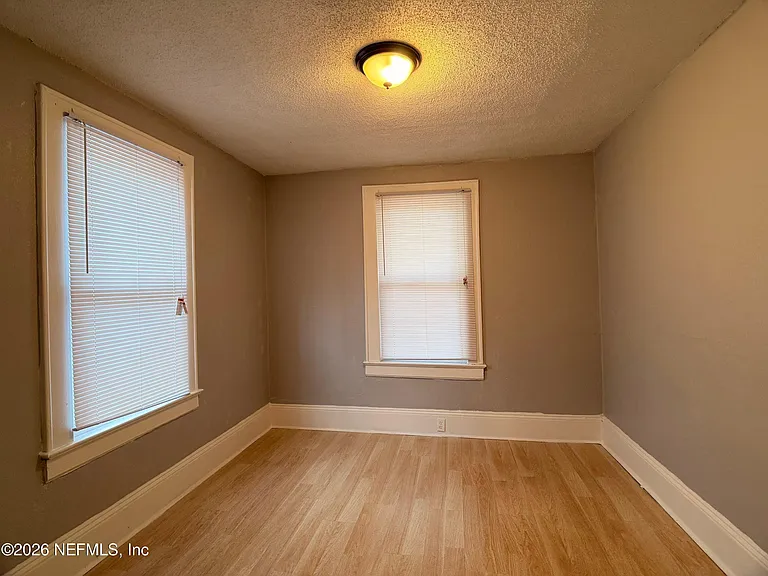 511 Ivy St — Photo 12
