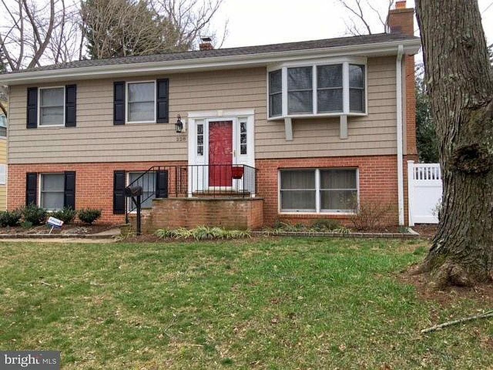 1st image of 228 Dewey Dr