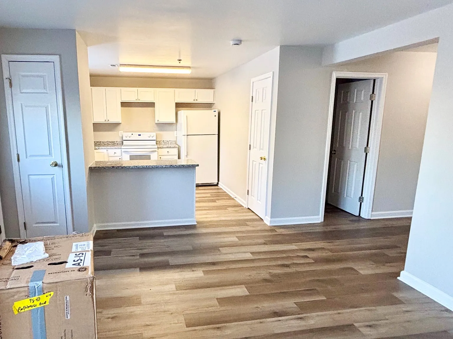 3 bed, 900 sqft, $2,295 — Photo 2