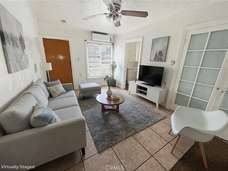 139 E 3rd Ave — Photo 3