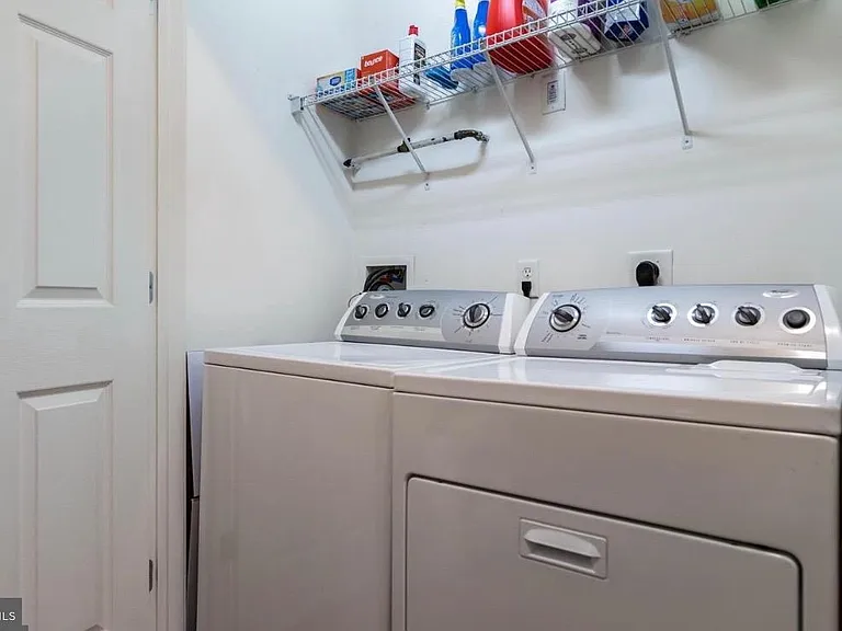 200 W Elm St #1207 — Photo 14