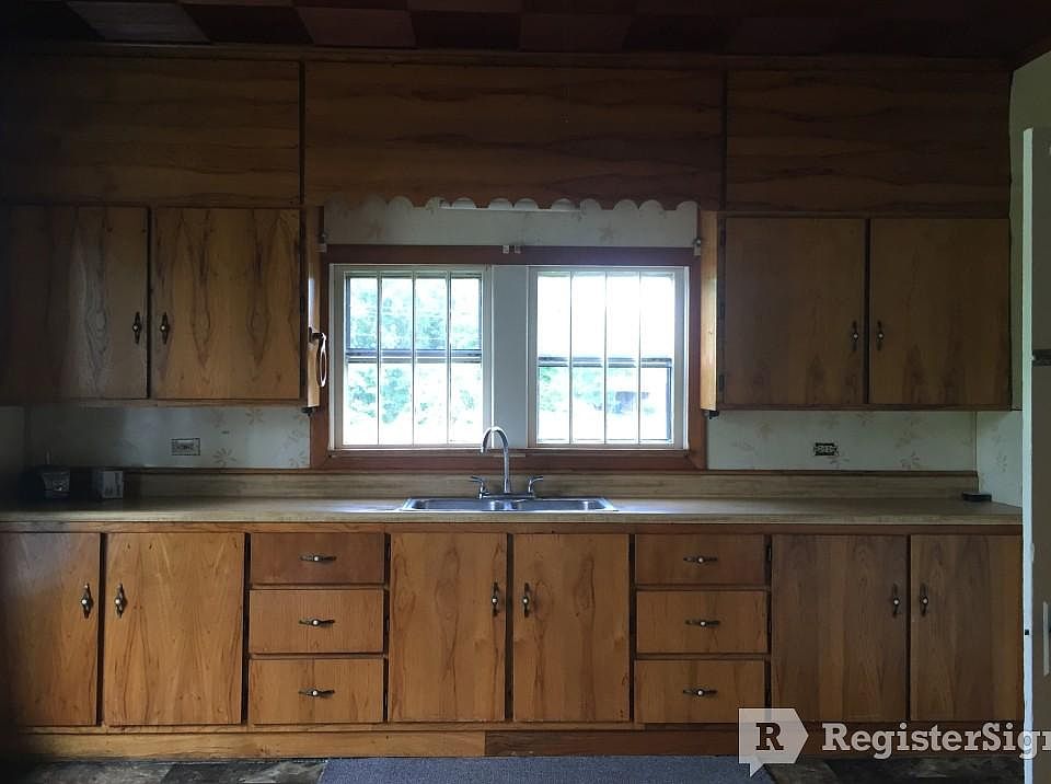 2nd image of 301 W Herrin St