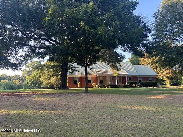 3 bed, 2.0 bath, 2124 sqft, $1,850 — Photo 2