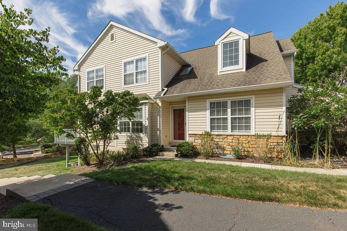 Building Photo - 146 Canterbury Ln