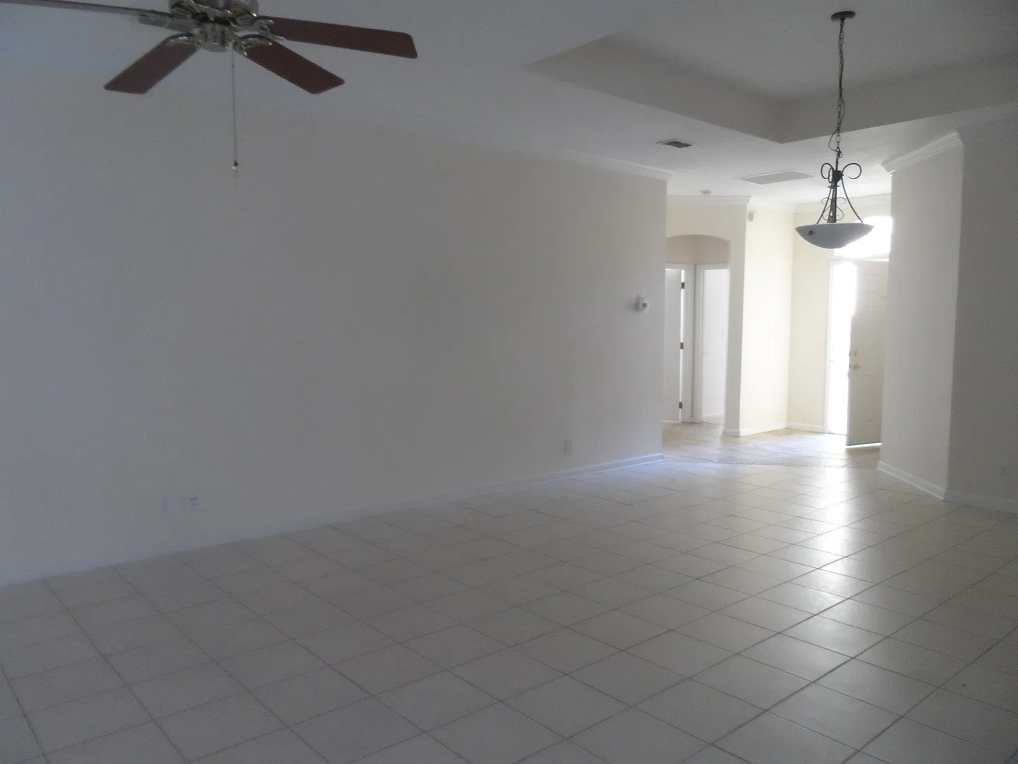 3 bed, 2.0 bath, 1676 sqft, $2,300 — Photo 2