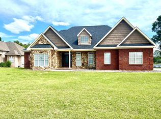 208 Lakeside Dr, Dothan, AL 36301