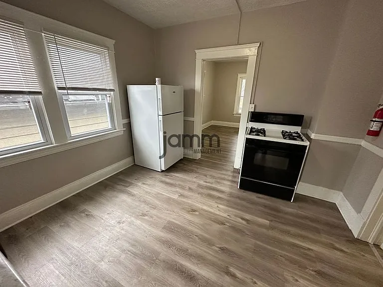 3026 Monroe Ave — Photo 4