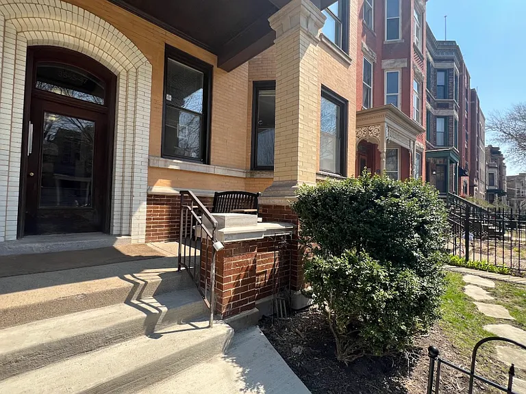 3647 N Wilton Ave #3 — Photo 22