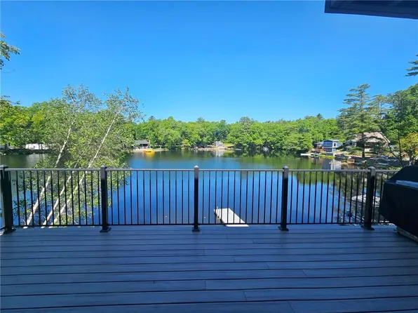 49 Whiting Ln, Pascoag, RI 02859