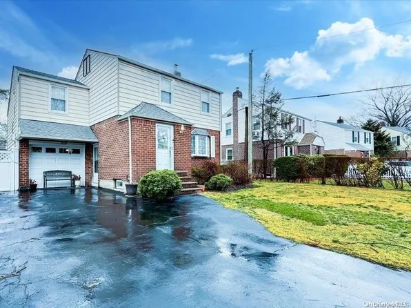 20 Garnet Place, Elmont, NY 11003