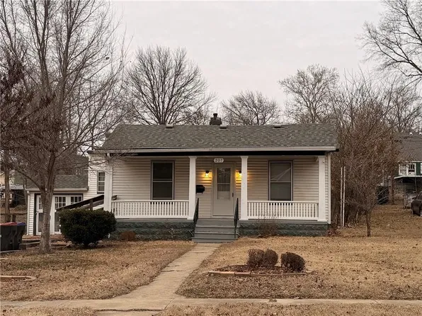 207 W Market St, Warrensburg, MO 64093