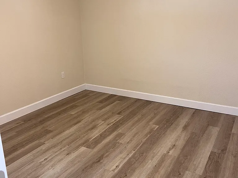 Farmington Flats — Photo 25