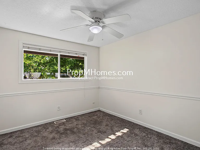 11908 SE 56th Ave — Photo 17