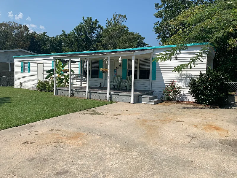 Cozy 2 Bed, 1 Bath Single Family Home | Beaufort | $1475 mo. — Photo 2
