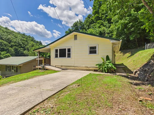 212 Jennifer Dr, Paintsville, KY 41240