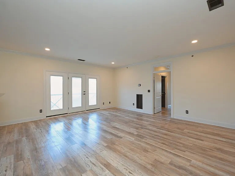 303 Criddle St #406 — Photo 8