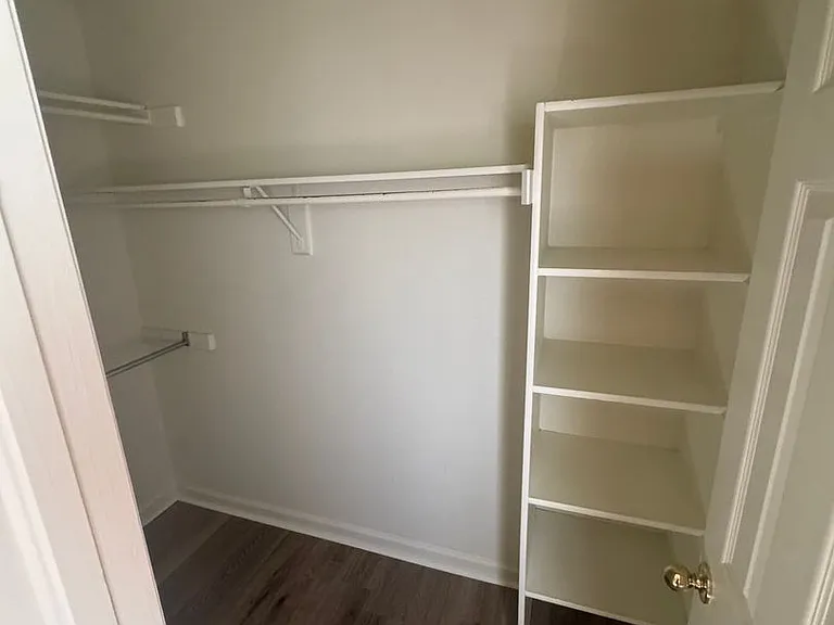 Highline Pointe Apts. — Photo 10