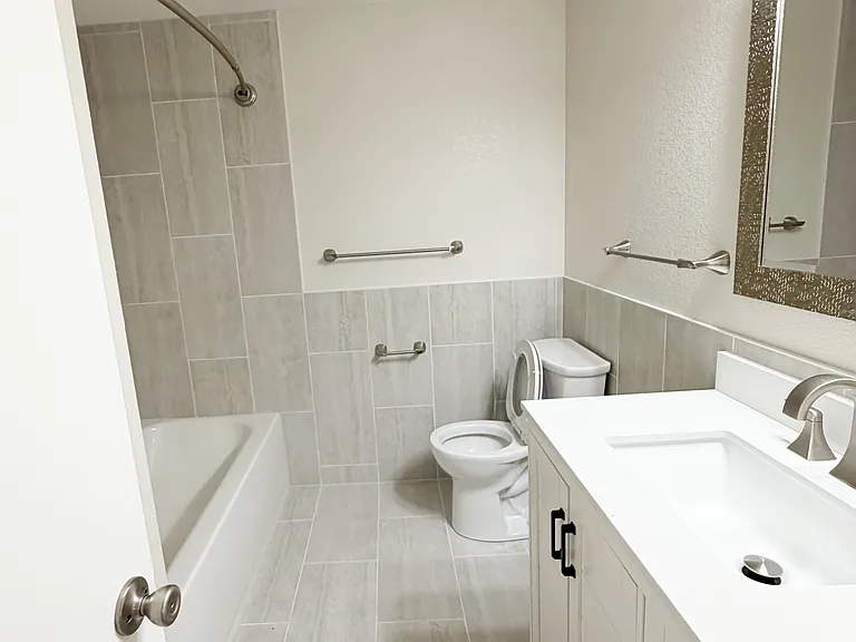 1501 Stuart St — Photo 4