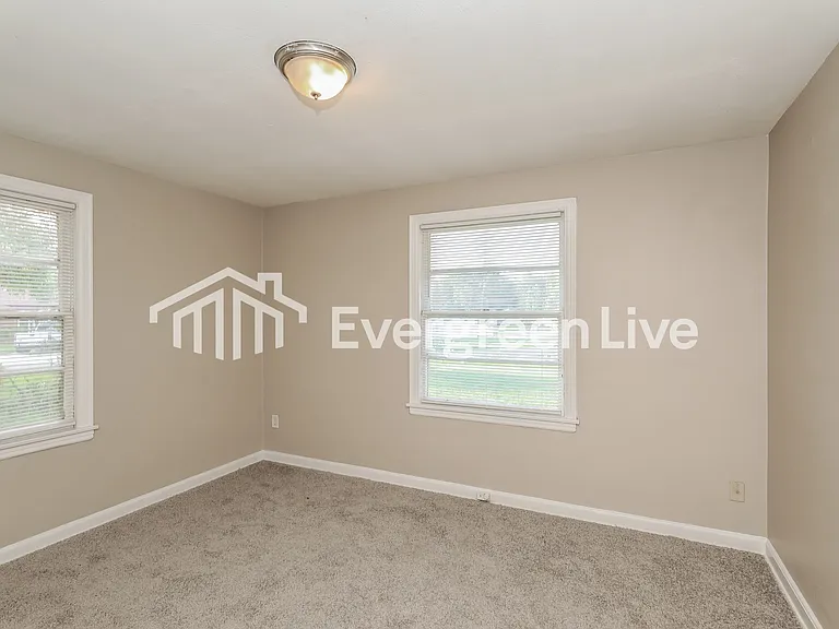 8258 Lexington Dr — Photo 6