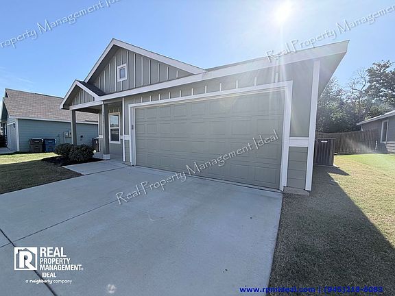 2nd image of 1717 Round House Ln