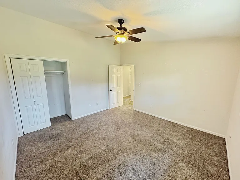 804 E Clark St — Photo 15