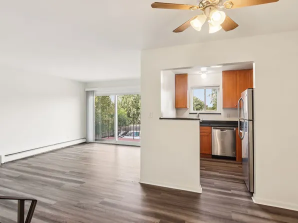 Georgian Court Apartments, 906 Joliet Rd #900-01, La Grange, IL 60525