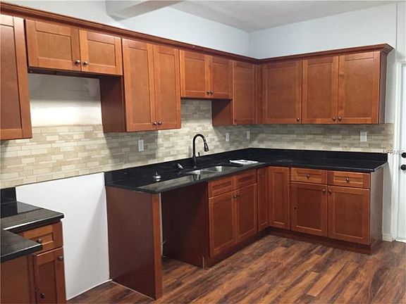 5th image of 5227 Wood Cir E