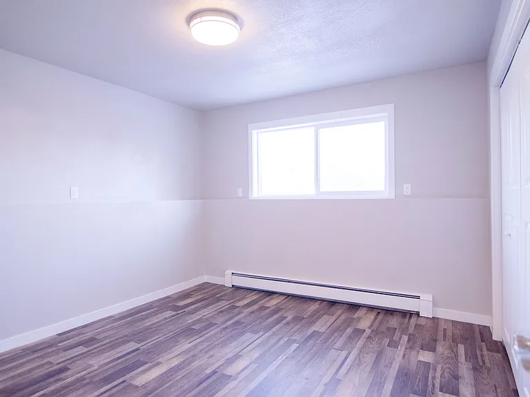 2810 W Northern Lights Blvd — Photo 8