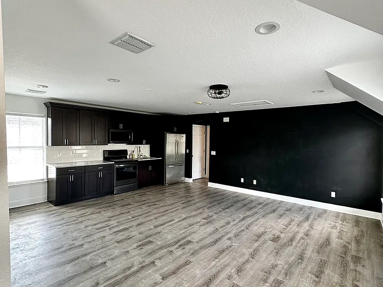 Eastpark Dr — Photo 2