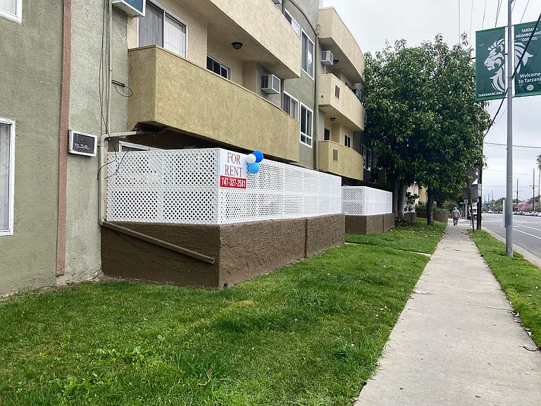 Tarzana Terrace Apartments — Photo 43
