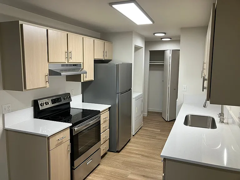 Cross Creek Apartments — Photo 35