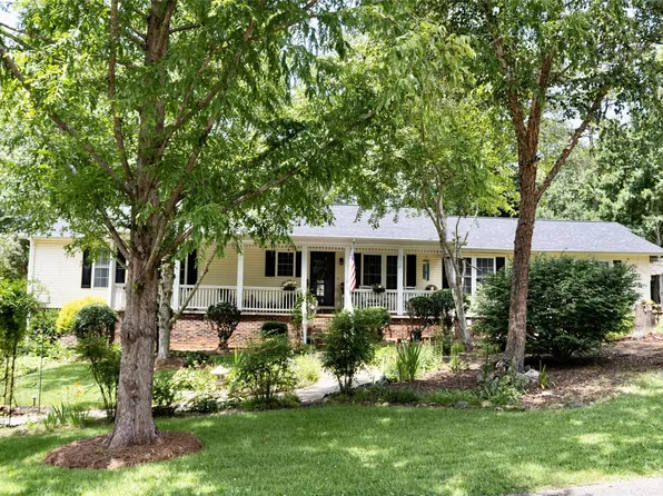 2607 36th Avenue Ct NE, Hickory, NC 28601