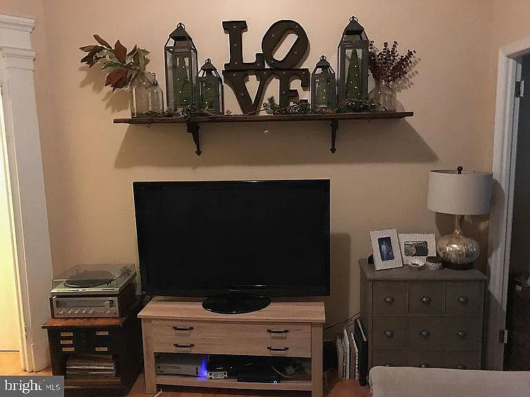 2 bed, 1000 sqft, $2,050 — Photo 4