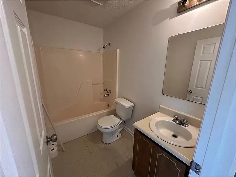 890 E Cherry St #201 — Photo 6