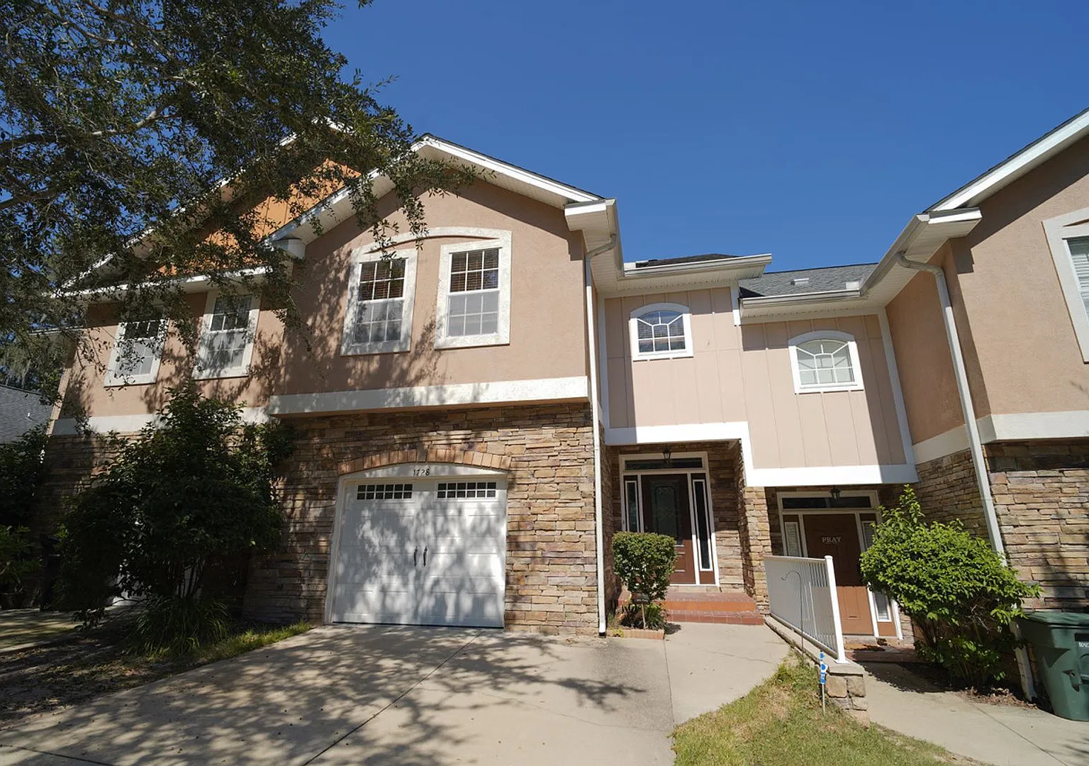 3 Bed / 2.5 Bath Townhome w/Garage in NW — Photo 1
