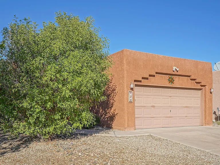 723 Seaborn Dr SW — Photo 2