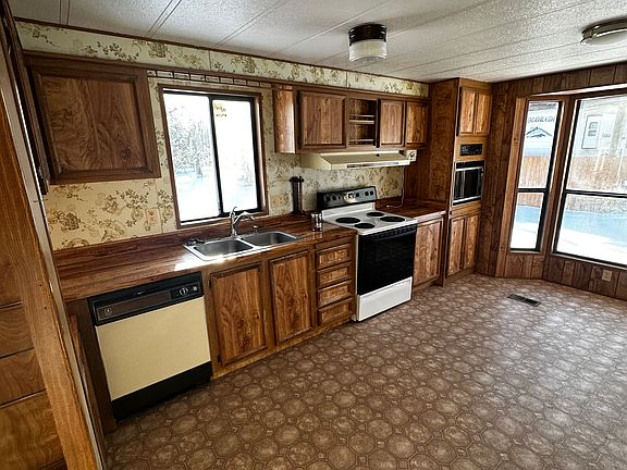 2nd image of 200 Coal Spur Ln