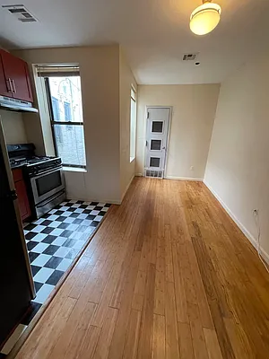 Rented by Delmark Realty LLC | media 6