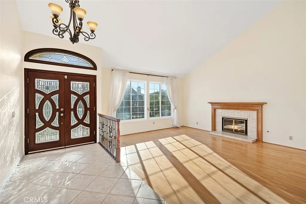4 bed, 3283 sqft, $7,500 — Photo 3