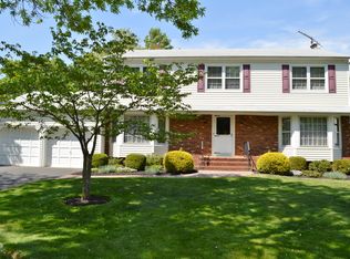 67 Tanglewood Dr, East Hanover, NJ 07936