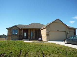 8841 N Old Oak Rd, Valley Center, KS 67147