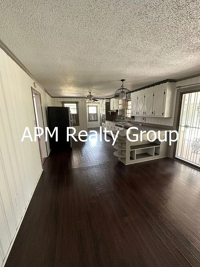 3 bed, 2.0 bath, 1512 sqft, $1,695 — Photo 4
