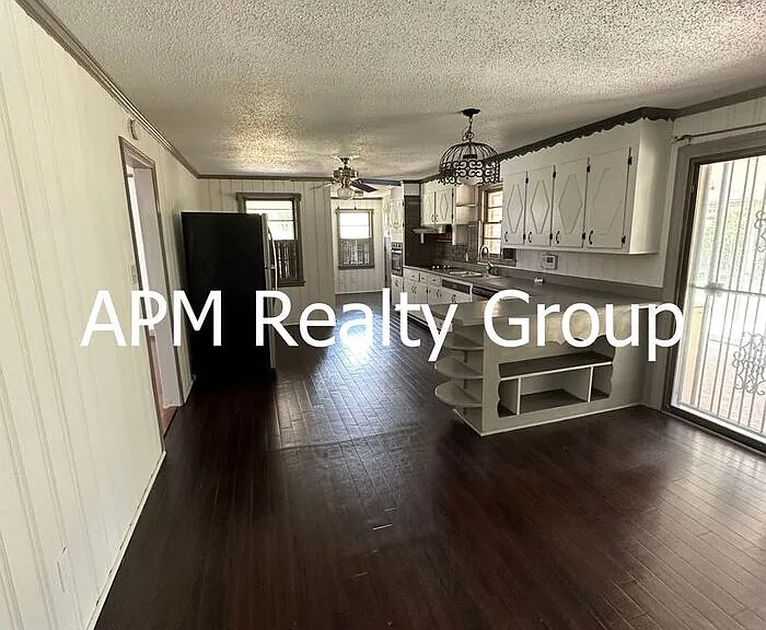 1421 Adella St — Photo 4