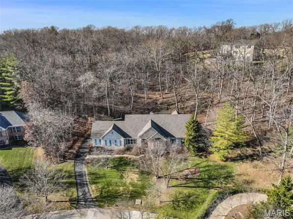 9515 Country Club Grn, Saint Louis, MO 63127