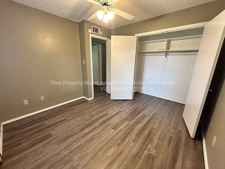 6719 Independence St — Photo 13