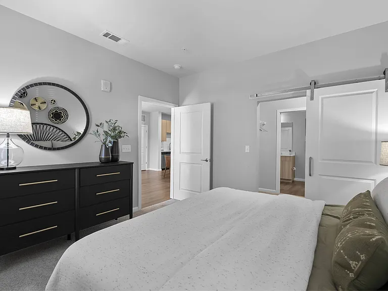 Adams Hill Apartments — Photo 25